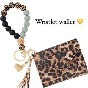 Wristlet wallets